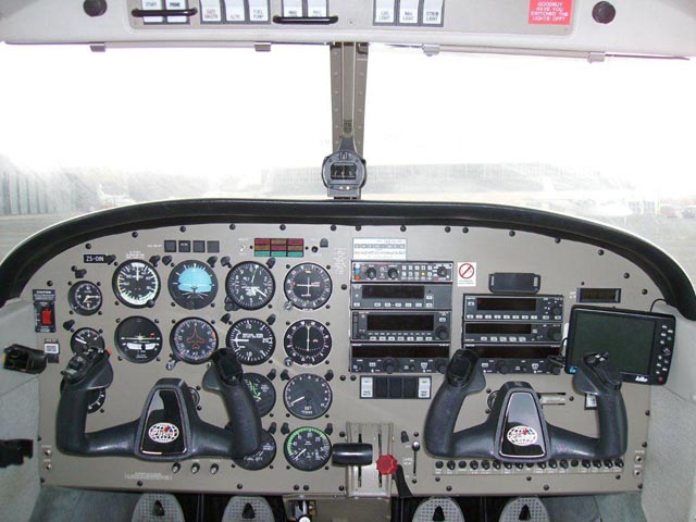 ZS-OIN 001 cockpit